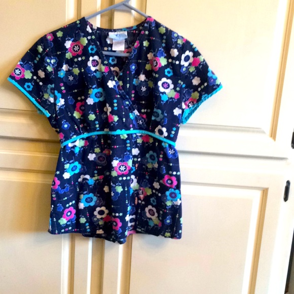 SB Scrubs Top. Size small
